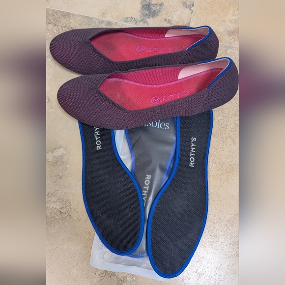 Rothys round toe burgundy 10.5 plus two extra insoles - Picture 4 of 4